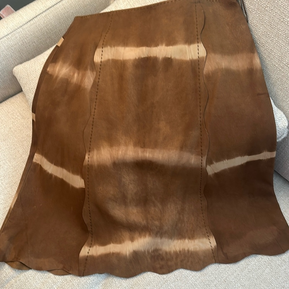 Genuine leather Worth skirt in size 4. Never worn.